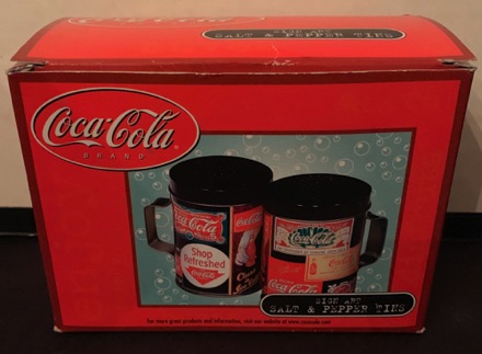 7214-2 € 15,00 coca cola peper en zout ijzeren blikjes zwart.jpeg